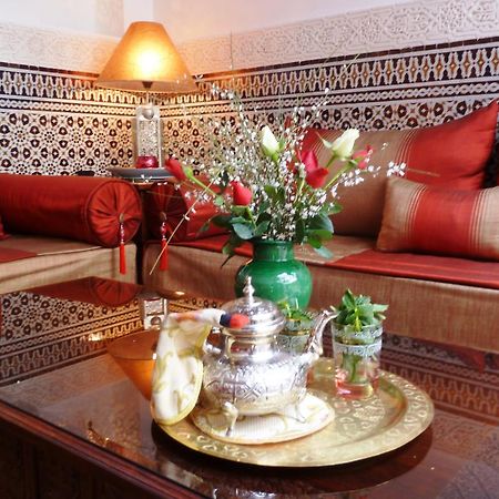 Riad Viva Marakeş Dış mekan fotoğraf A Moroccan tea set