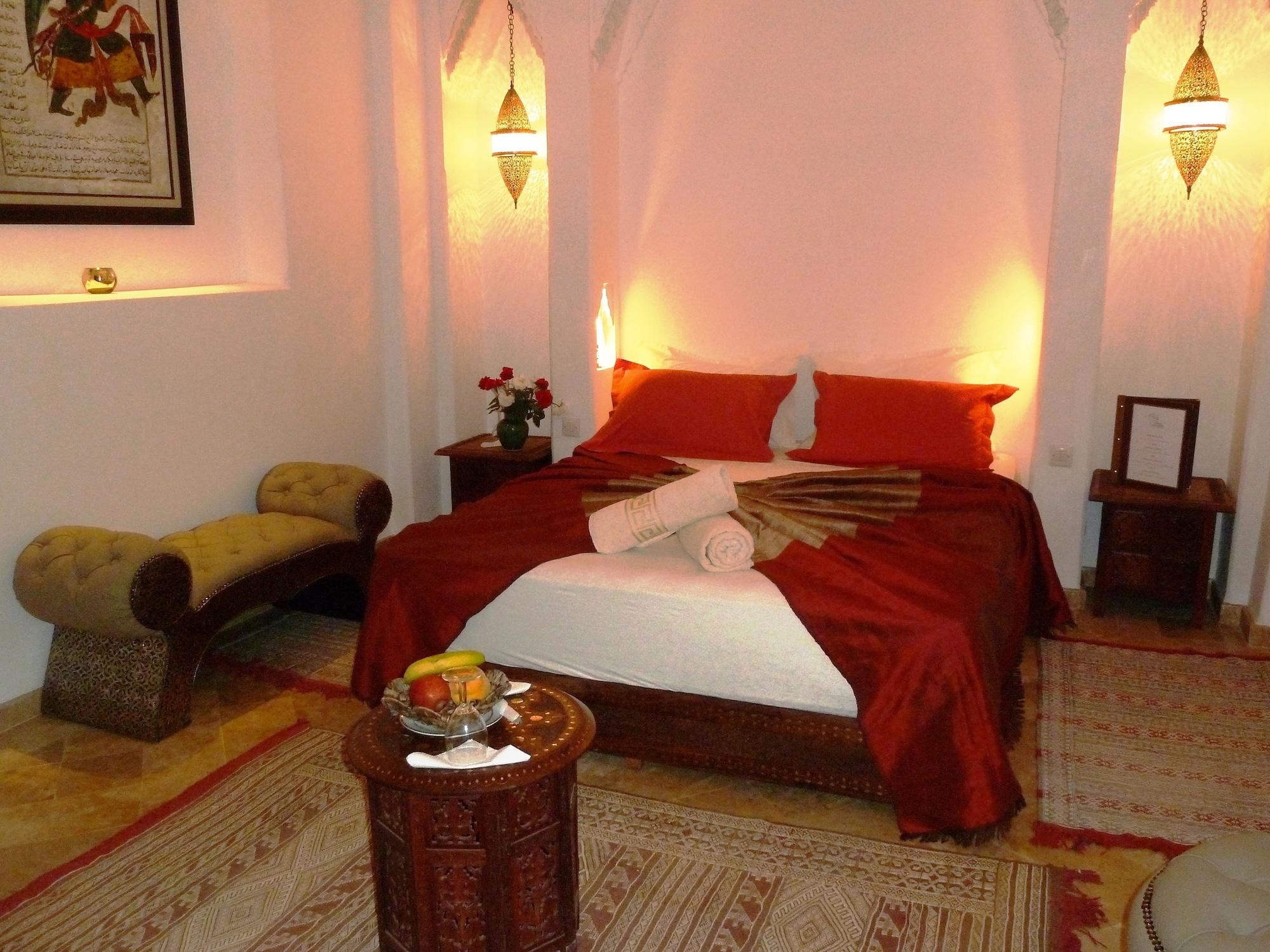 Riad Viva Marakeş Dış mekan fotoğraf A bedroom in a Moroccan riad