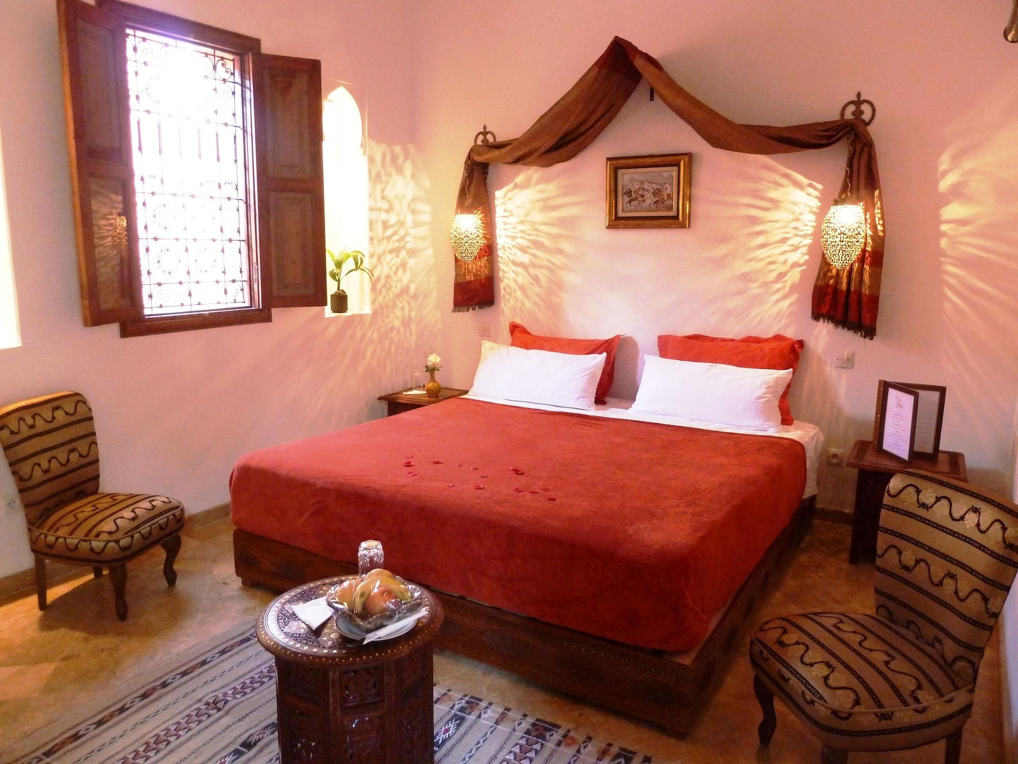 Riad Viva Marakeş Dış mekan fotoğraf A bedroom in a Moroccan riad
