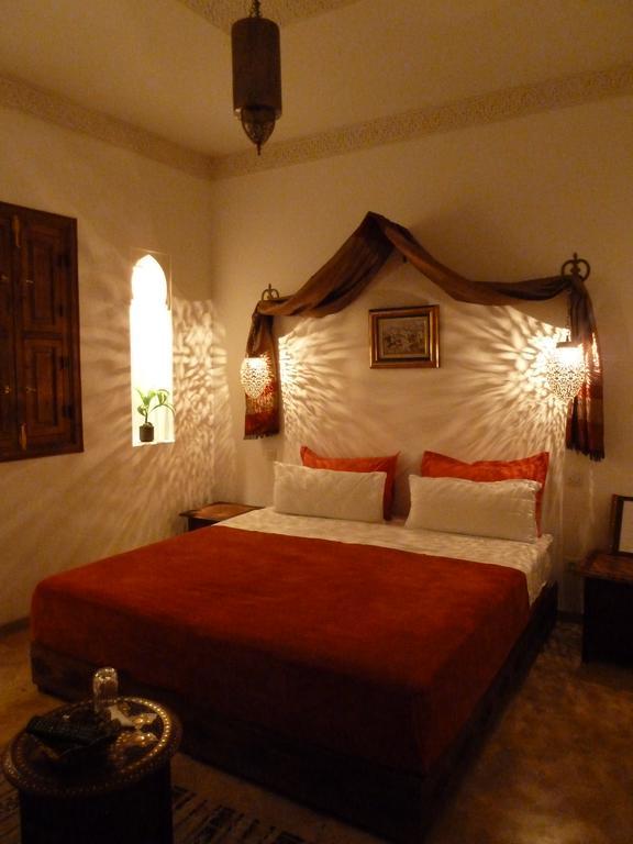 Riad Viva Marakeş Dış mekan fotoğraf A bedroom in a Moroccan riad