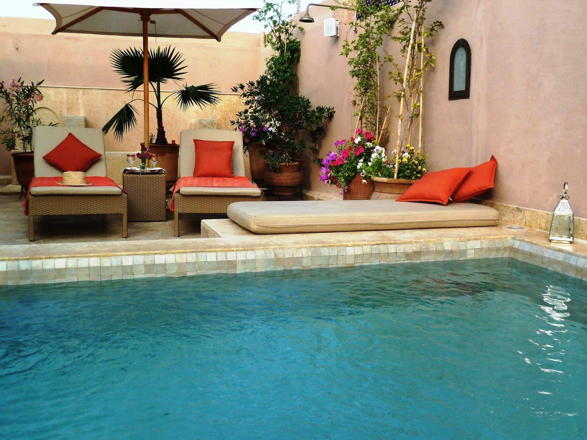 Riad Viva Marakeş Dış mekan fotoğraf A swimming pool in Morocco